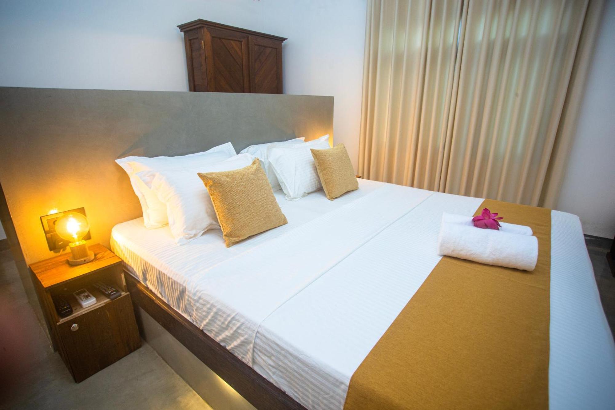 Aki Luna Lagoon Resort Hikkaduwa Exterior foto