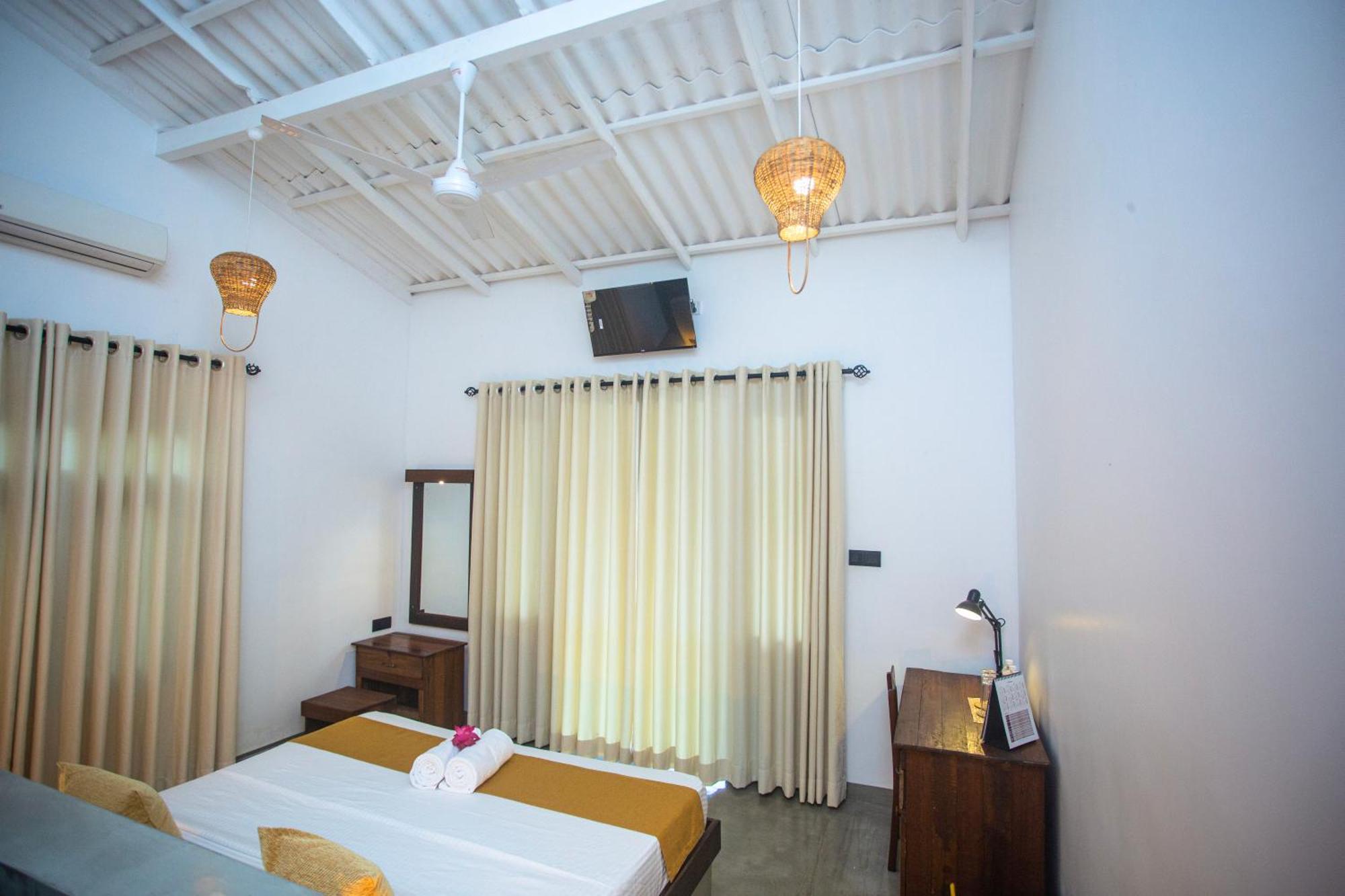 Aki Luna Lagoon Resort Hikkaduwa Exterior foto