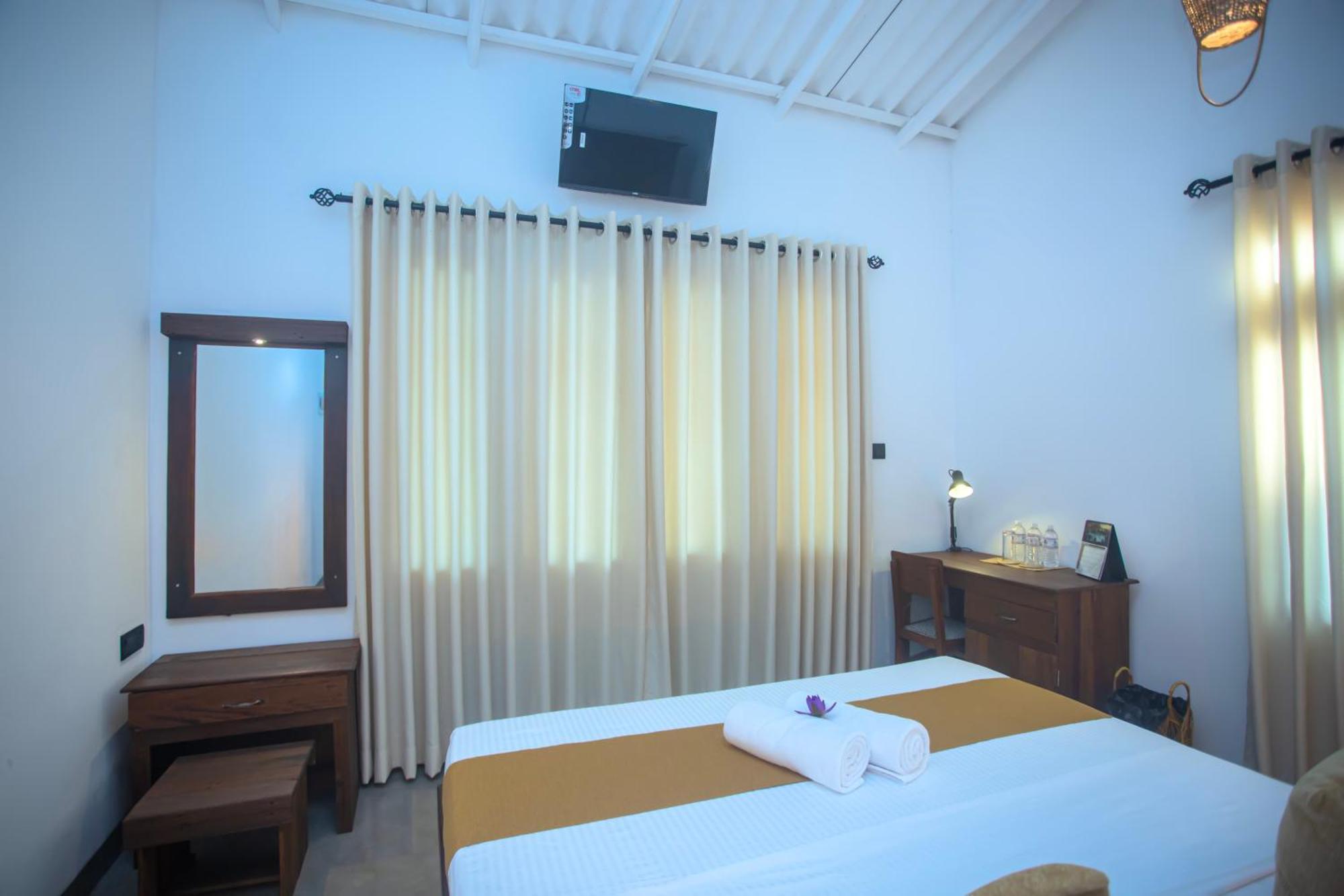 Aki Luna Lagoon Resort Hikkaduwa Exterior foto